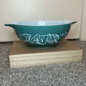 Pyrex Vintage 4 Quart Promotional Fetus Cinderella Green Fruit Salad Bowl AS IS